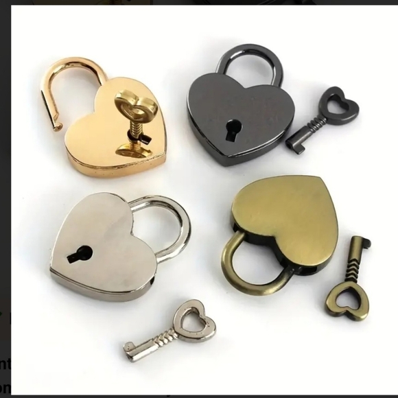 Gold heart lock 1.3"x1.18" New in package charm bags backpacks - Picture 3 of 5